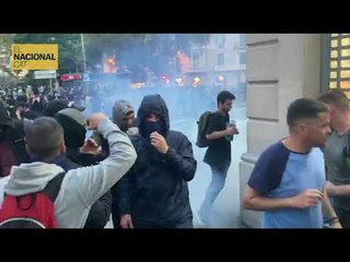 Cartutxo de gas lacrimogen impacta sobre el càmera de El Nacional