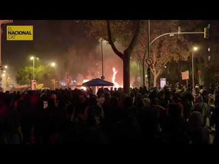 Pluja d'objectes i gasos lacrimògens