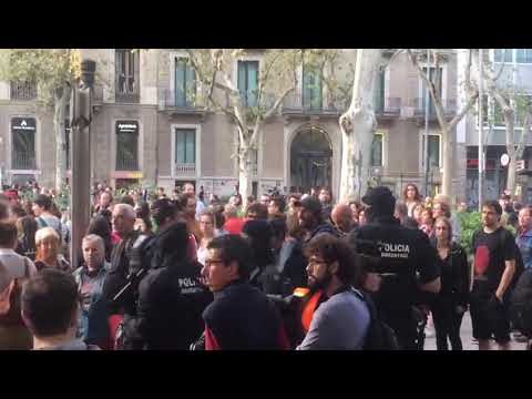 Mossos a plaça Urquinaona l'endemà del 18-O