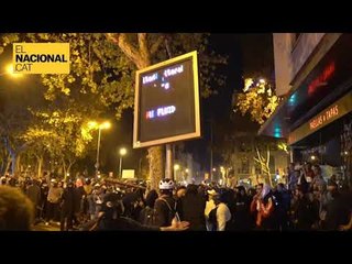 Manifestants violents s’enfronten a la premsa i agredeixen a un càmera de TV3