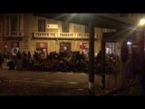 Manifestants seuen a Via Laietana, els mossos continuen disparant