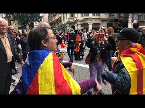 Tensió a Via Laietana amb una dona amb una estelada