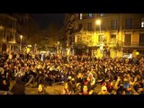 Els manifestants seuen a Roger de Llúria amb Mallorca, prop de la delegació del govern espanyol