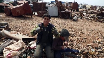 قذائف فارغة "باب رزق" لعائلات في شمال غرب سوريا