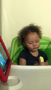 Kiddo Struggles to Stay Awake While Eating Ice Cream