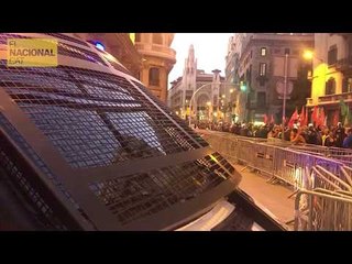La manifestació contra la violència policial arriba a la Prefectura Superior de Policia