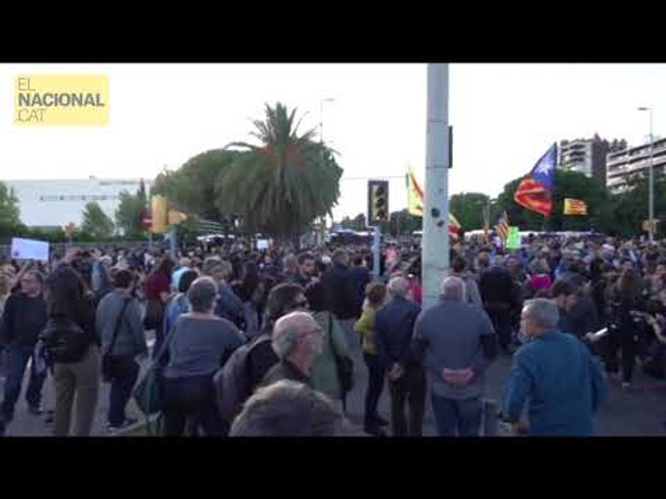 Centenars de persones protesten contra la presència del Rei a Barcelona