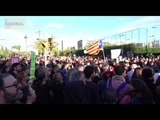 Xiulada dels manifestants als Mossos a les portes del Palau de Congressos