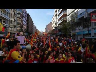 Els espanyolistes escridassen una estelada