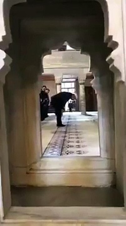 Erdoğan Eyüp Sultan'da şükür namazı kıldı