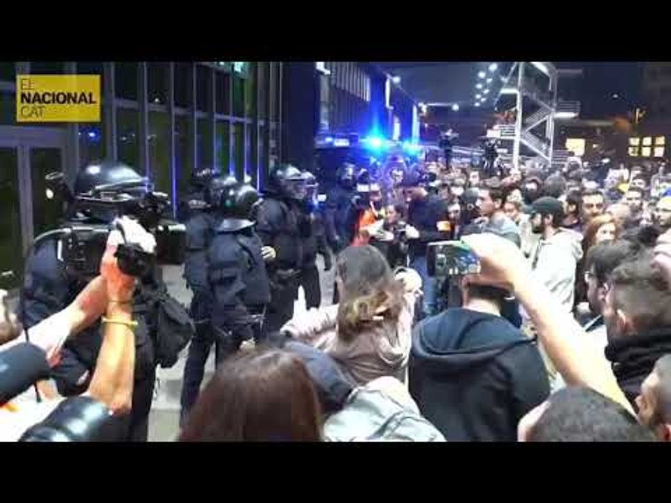 Empentes i tensió a Sants durant la concentració dels CDR