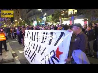 La “castanyada” convocada pel CDR arriba a la seu de Cs