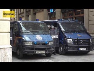 Llançaments esporàdics d’ous a la prefectura de la Policia Nacional a Via Laietana