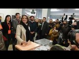 Inés Arrimadas (Ciudadanos) vota moments abans de ser escridassada a Les Corts de Barcelona