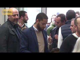 "Por España". El candidat de VOX per Barcelona, Ignacio Garriga, fa un clam quan vota.
