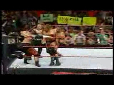 Triple H vs. Umaga et Randy Orton