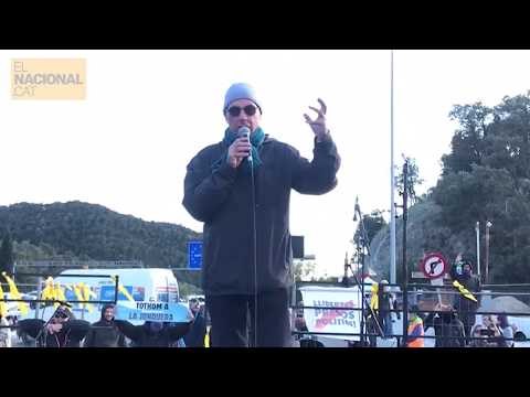 Lluís Llach canta L'estaca al tall de la Jonquera