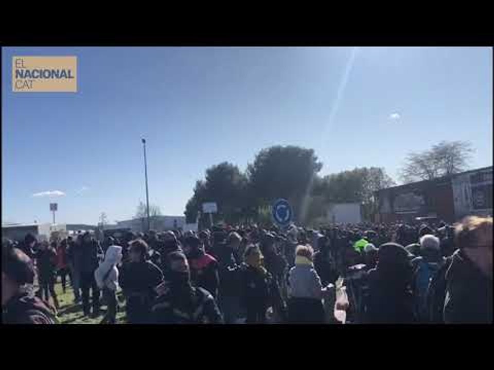 Comença el col·lapse a la rotonda d'entrada a la Jonquera, amb centenars de manifestants concentrats