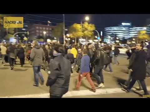 Inici del tall convocat pels CDR a l'avinguda Diagonal amb Maria Cristina, Barcelona