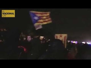 Ambient festiu al tall de l'AP7 a Girona