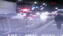 Aracın camından kafasını sokan polisi sürükledi!