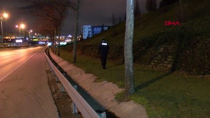 "Polisiz" diyerek önünü kestikleri aracın sürücüsünün 4 bin 500 dolarını çaldılar