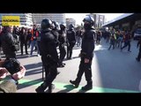 Petit moment de tensió entre manifestants i Mossos