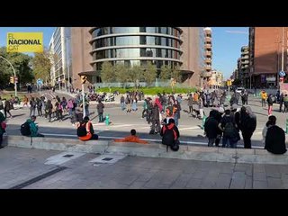 Els CDR tallen el trànsit davant de l'estació de Sants