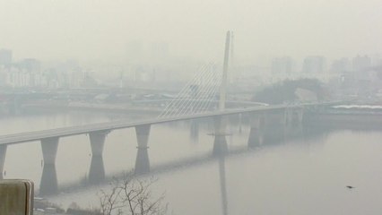 [날씨] 먼지로 뒤덮인 도심...수도권 이틀째 '비상저감조치' / YTN