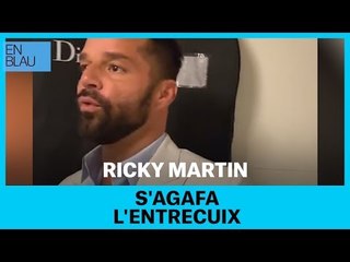 Ricky Martin se toca la entrepierna