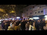 Els manifestants de la Meridiana canten 'Els Segadors'