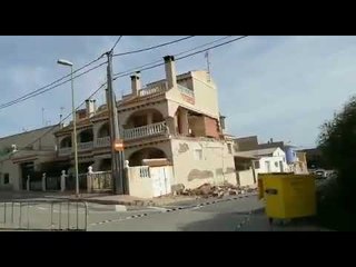 Espectacular hundimiento de un chalet en Alicante