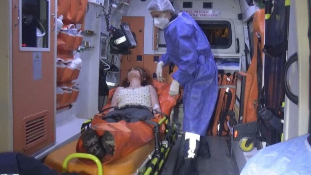 Tartışma sonrası 5. kattan atlayan kadını 4. kattaki komşuları tuttu