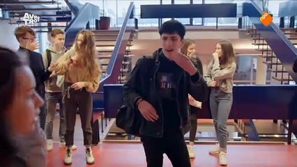 brugklas liz laat een harde scheet