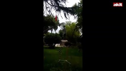 CHP Mustafa Kemal heykelini kaldırdı