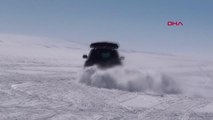 ARDAHAN Çıldır Gölü'nde snowboard ve drift