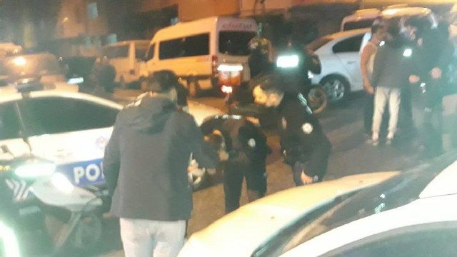 İstanbul’da yol ortasında kavga: Polis, biber gazı ile müdahale etti