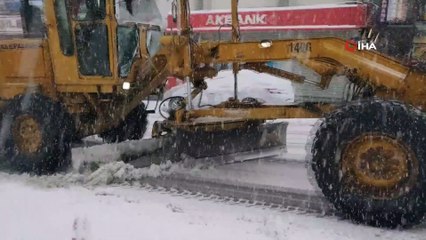 Kar yağışı nedeniyle 134 köy yolu ulaşıma kapandı