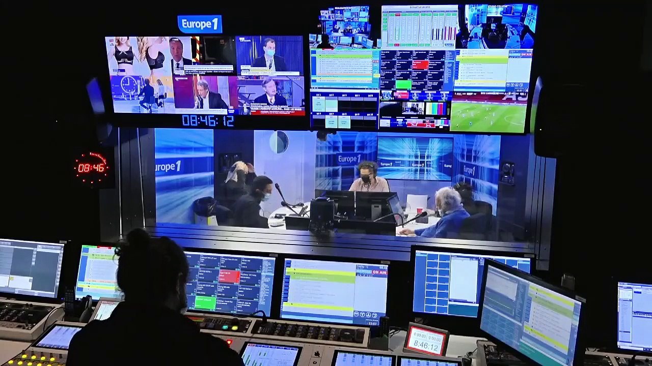 Jean-Pierre Elkabbach : "Moi aussi je vais me mettre sur Twix, je bazarde le minitel !" (Canteloup)