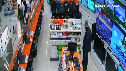 Çaldıklarını kargoyla gönderip almaya uçakla giden hırsız, son işinde uçağı kaçırınca yakalandı!