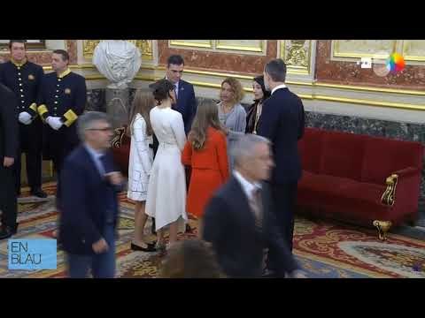 Letizia envía una señal a los indepes del Congreso: Leonor de rojo España
