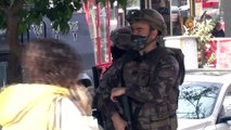 Antalya'da Özel Harekat Polisi  destekli sinirli müşteri operasyonu