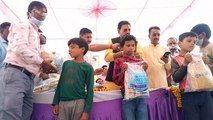 सूखा राशि वितरण कार्यक्रम के तहत मंत्री प्रतिनिधि हीरा सिंह राजपूत ने छात्रों को राशन वितरण किया