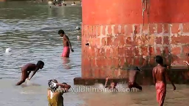 Kids playing in the waters of Hooghly in Kolkata