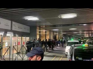 Els passatgers de l'avió d'Air Canada abandonen l'aeroport de Barajas