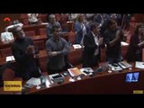 Aplaudiments a Puigdemont després de la seva intervenció