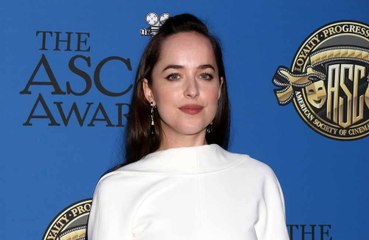 Dakota Johnson : sa famille a failli lui couper les vivres quand elle a refusé d'aller à la fac