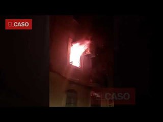 Intenten matar un ocupa a Barcelona lligant lo de mans i calant foc al pis