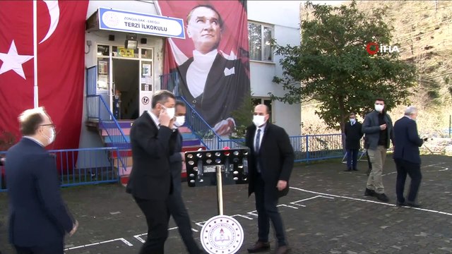 Bakan Selçuk: “Uzaktan eğitim yüz yüze eğitime göre iki kat daha meşakkatli bir eğitimdi”