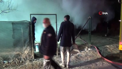 Evin yanındaki garaj da içindeki araç da yandı